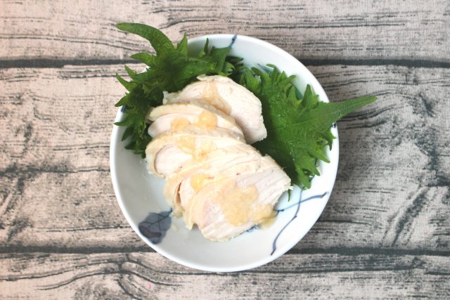 chicken 糖質オフの簡単レシピ。ガーリックペッパー味のサラダチキン（鶏ハム）
