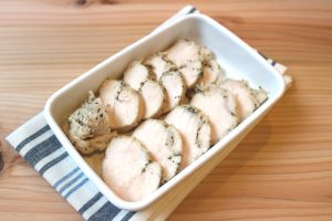 糖質オフ。ジップロックで簡単鶏ハム（サラダチキン）の作り方。ハーブチキンの再現レシピ。