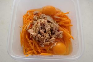 IMG 6118 人気のめんつゆで簡単作り置きレシピ。ツナと卵のにんじんしりしりの作り方。