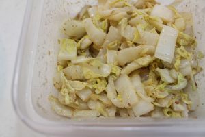 IMG 7949 もりもり食べられる常備菜。白菜のごまポンサラダ