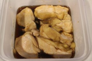 IMG 8348 レンジでしっとり簡単レシピ。鶏ムネ肉のポン酢煮びたし