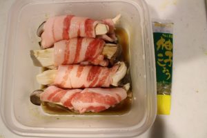IMG 3712 人気の簡単常備菜レシピ。エリンギの豚肉巻きめんつゆゆずこしょう味