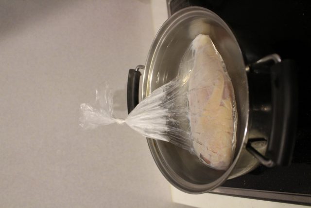 IMG 3787 糖質オフ。サラダチキン（鶏ハム）のポリ袋で簡単作り方。再現レシピ。