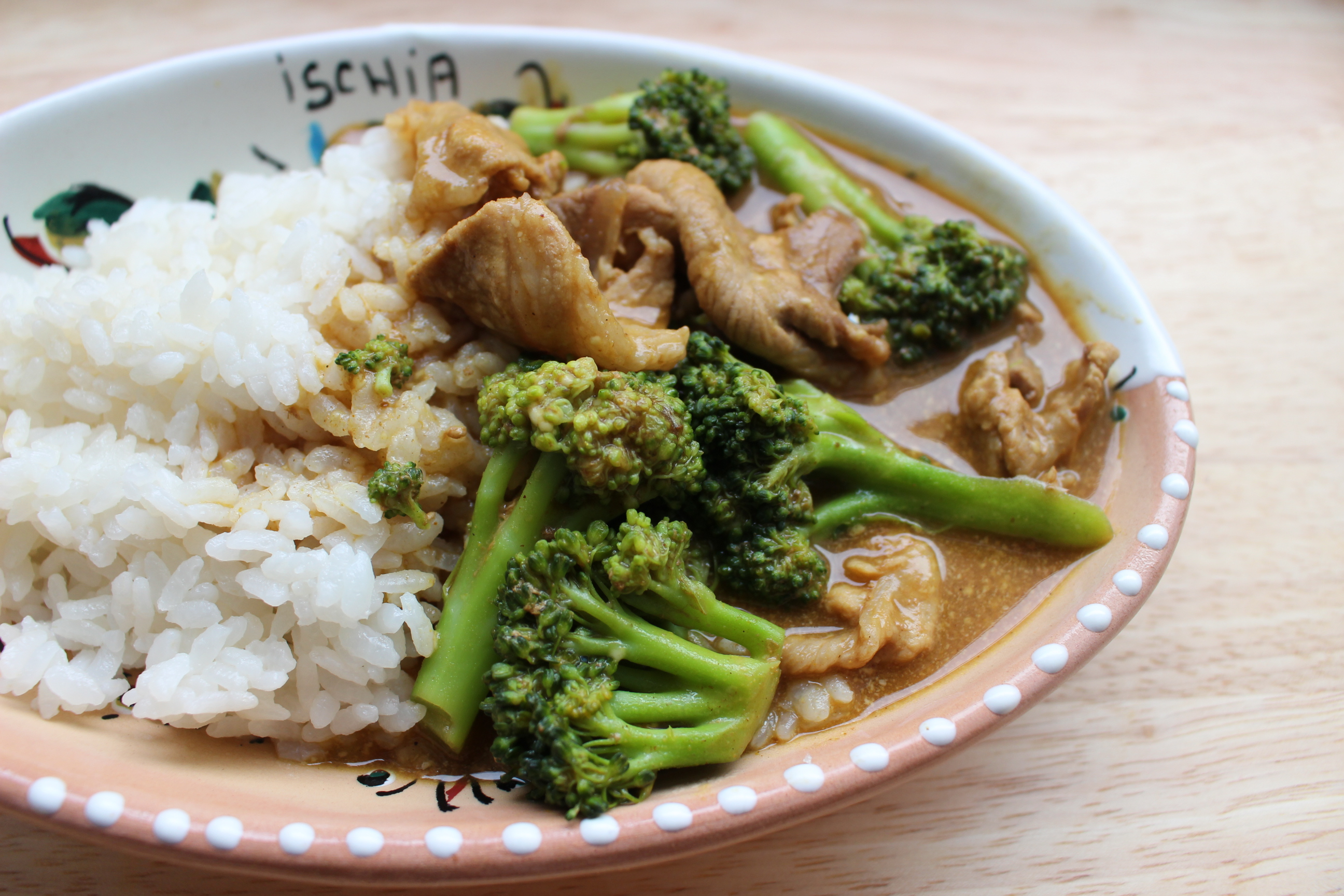 包丁不要で8分で完成 ブロッコリーと豚肉チーズのカレー つくりおき食堂