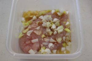 IMG 6236 糖質オフ。レンジで簡単ムネ肉やわらか。蒸し鶏のねぎ塩ダレ