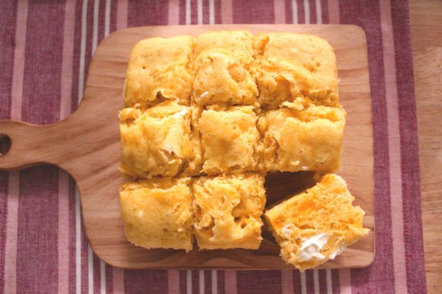IMG 7679 かぼちゃ蒸しパンの人気の卵なしレシピ。レンジでしっとりホットケーキミックスで簡単作り方。