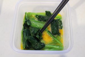 IMG 7792 人気のお弁当の常備菜レシピ。レンジで小松菜と卵の中華風いため