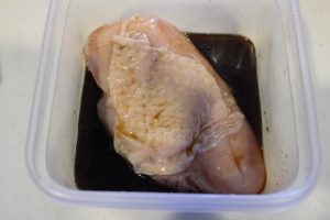 IMG 7803 レンジでしっとりやわらか簡単レシピ。ピリ辛蒸し鶏のポン酢煮