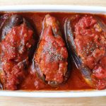 レンジで簡単常備菜レシピ。なすの肉詰めトマト煮こみの作り方。