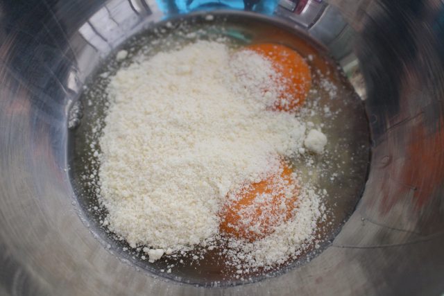 IMG 9984 若菜まりえの人気のレンジで濃厚カルボナーラのレシピ。生クリームなし全卵で簡単作り方。