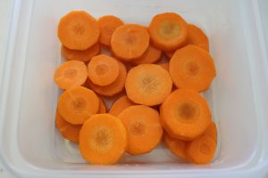 IMG 2280 人気のレンジで時短常備菜レシピ。にんじんグラッセ。甘すぎないお弁当おかず。
