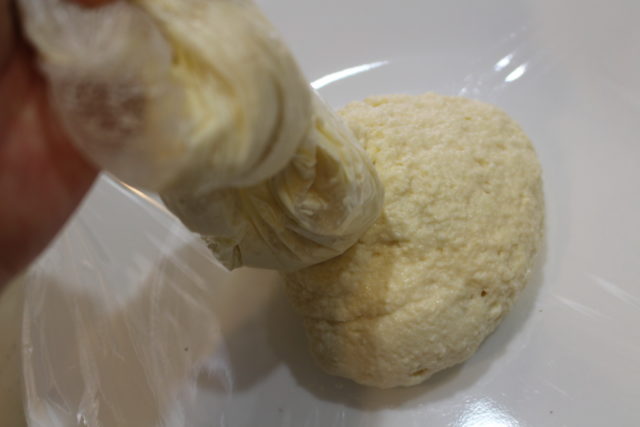 IMG 0994 人気のレンジで簡単レシピ。ツナメルト豆腐蒸しパンの作り方。