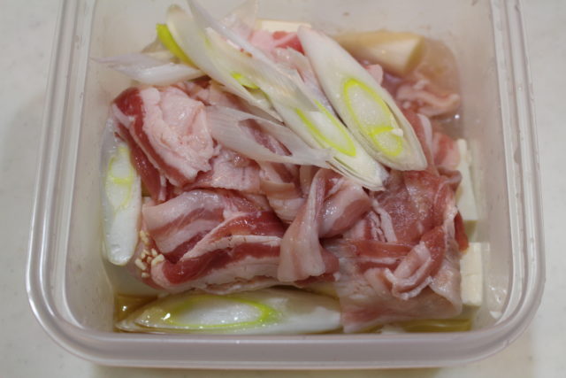 IMG 1940 人気の塩肉豆腐の絶品レシピ。鶏ガラと豚肉で簡単作り方。