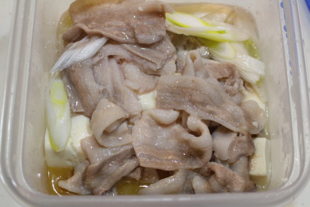 IMG 1943 人気の塩肉豆腐の絶品レシピ。鶏ガラと豚肉で簡単作り方。