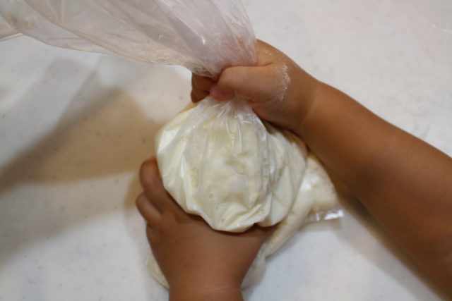 IMG 0027 ホットケーキミックスとポリ袋で湯せんで蒸しパンを作る簡単な方法。カセットコンロで災害時レシピ。