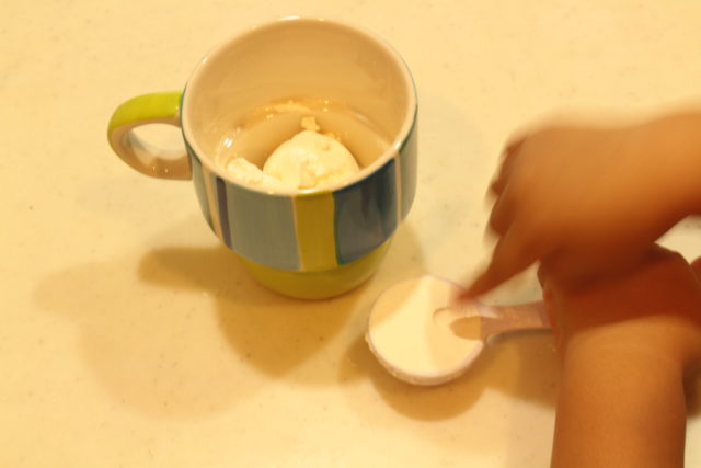 IMG 9800 卵と牛乳を使わないほんのり甘い豆乳蒸しパンの作り方。材料2つでレンジで簡単レシピ。