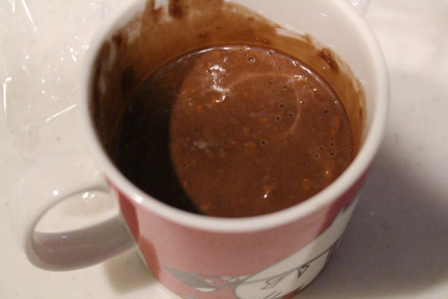 IMG 1589 材料2つと水だけ！レンジで作れる濃厚ガトーショコラ風ココア蒸しパンの作り方。マグカップで卵なしの簡単レシピ。