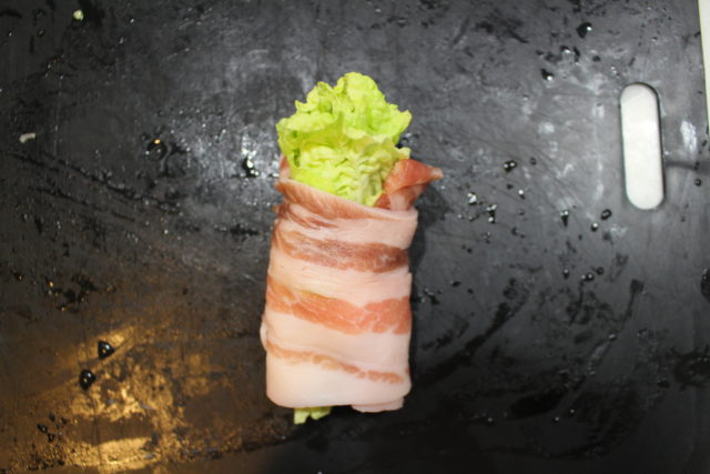 IMG 2201 白菜の大量消費におすすめレシピ。レンジで人気の無水豚バラ白菜ミルフィーユ鍋の簡単作り方。