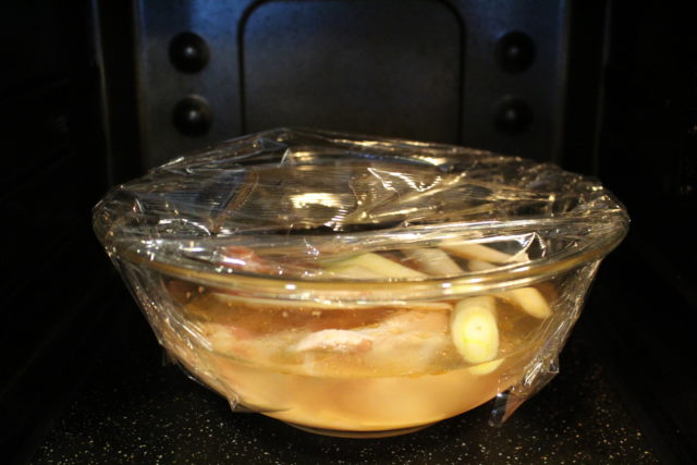 IMG 2653 体がぽかぽか温まるレシピ！サムゲタン風。鶏手羽元のうましお煮込みのレンジで簡単作り方。