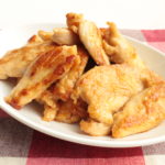 鶏ムネ肉が簡単に柔らかくなる生姜焼きのレシピ。魔法の漬け込みダレでしっとり仕上がる作り方。