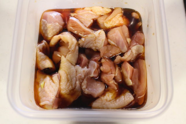IMG 3227 レンジで簡単！タレが美味しい甘辛つゆだく鶏ねぎ丼のレシピ。お弁当におすすめの鶏肉おかずの作り方。