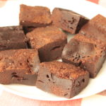 人気のしっとり濃厚ココアブラウニーの簡単レシピ。チョコなしで本格作り方。