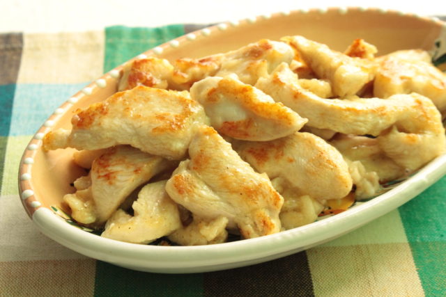 IMG 5558 鶏胸肉の節約作り置きおかずレシピ。鶏ムネ肉のうま塩焼きの簡単作り方。