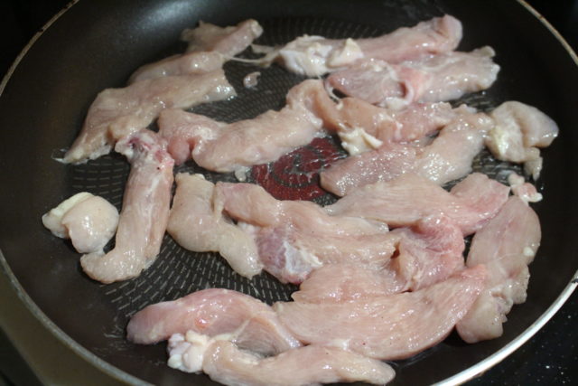 IMG 7543 鶏胸肉の節約作り置きおかずレシピ。鶏ムネ肉のうま塩焼きの簡単作り方。