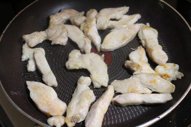 IMG 7547 鶏胸肉の節約作り置きおかずレシピ。鶏ムネ肉のうま塩焼きの簡単作り方。