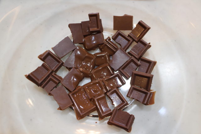 IMG 8268 材料3つでサクほろ食感！チョコレート70パーセントの焼きチョコクッキーの簡単作り方。