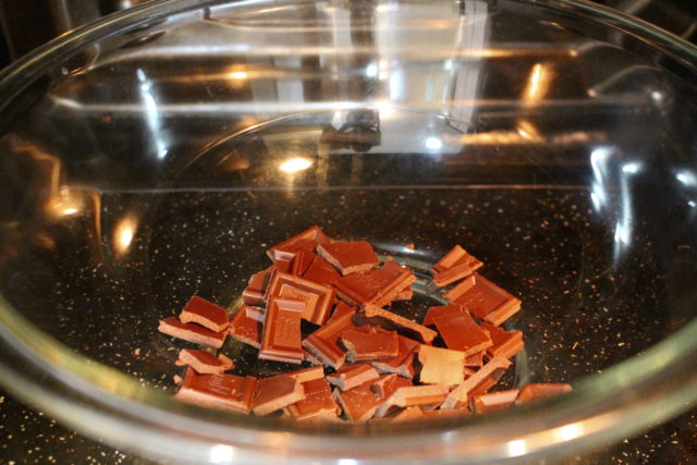 IMG 8336 材料3つでサクほろ食感！チョコレート70パーセントの焼きチョコクッキーの簡単作り方。