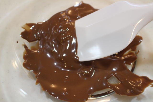 IMG 8340 材料3つでサクほろ食感！チョコレート70パーセントの焼きチョコクッキーの簡単作り方。