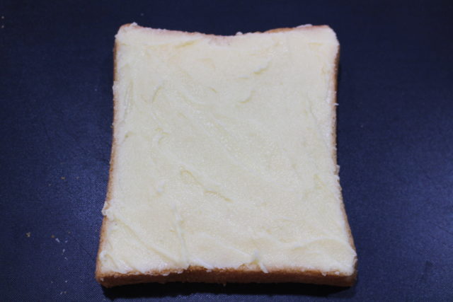 IMG 8603 食パンで簡単！トースターで焼きチョコメロンパン風トーストの作り方。