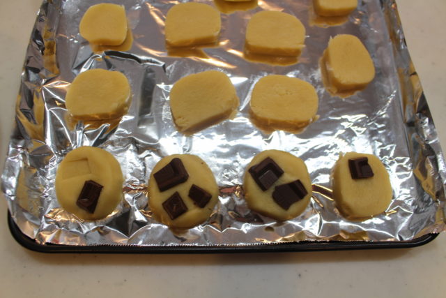 IMG 8862 材料4つでトースターで4分！人気のさくさくチョコチップクッキーの簡単レシピ。