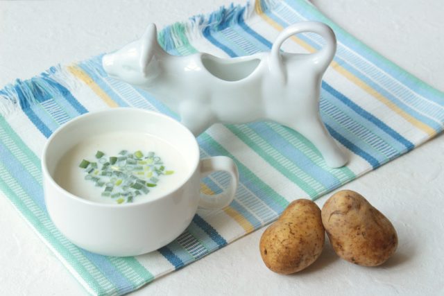 IMG 9878a 牛乳消費に最高！材料４つ。ミキサーなしで作れるじゃがいもの冷たいスープのレシピ。
