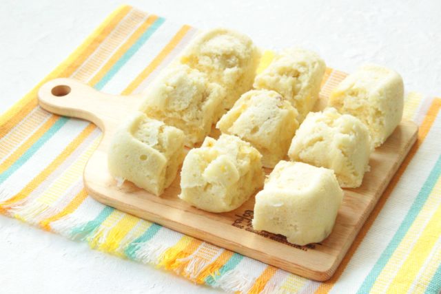 バナナミルク蒸しパン 人気のもちもち牛乳バナナ蒸しパンのレシピ。卵なしでホットケーキミックスで簡単作り方。