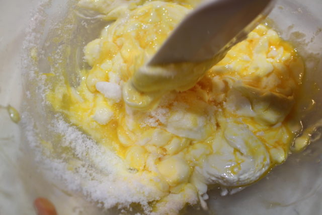 IMG 1109 人気の水切りヨーグルトでオレオチーズケーキ風のレシピ。レンジで簡単作り方。生クリームなし。