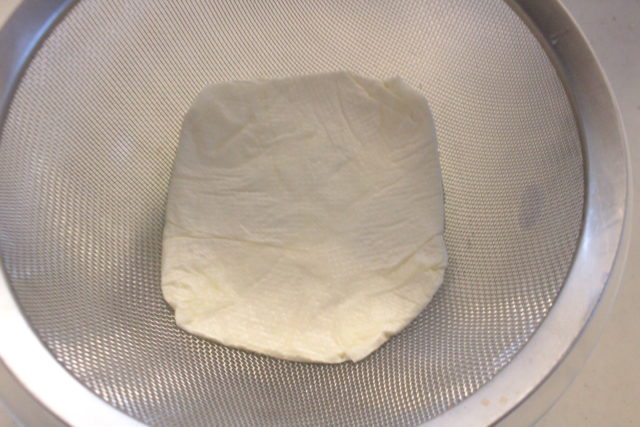 IMG 1286 人気の水切りヨーグルトで濃厚ティラミスの簡単レシピ。卵なし！生クリームとビスケットでおすすめ作り方。
