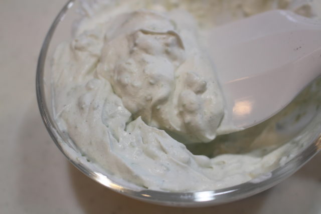 IMG 3002 材料２つ！ミントクリームオレオアイスの簡単レシピ。チョコミント味が好きな方におすすめ！
