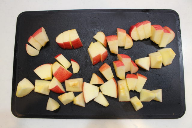 IMG 3406 氷砂糖で彩り豊かなフルーツビネガーの作り方（アップルビネガーとマスカットビネガーのレシピ）