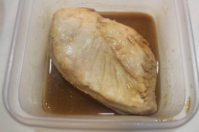 IMG 4200 鶏胸肉の節約作り置きおかずレシピ。鶏ムネ肉のみそだれ鶏チャーシューの作り方。