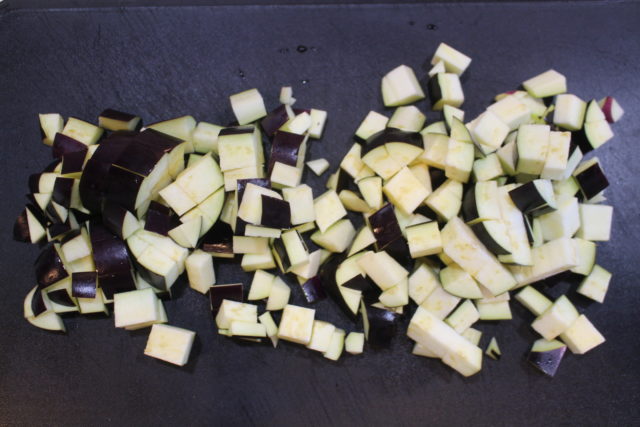 IMG 0393 レンジで簡単常備菜レシピ。茄子がゴロゴロおかずミートソースの作り方。