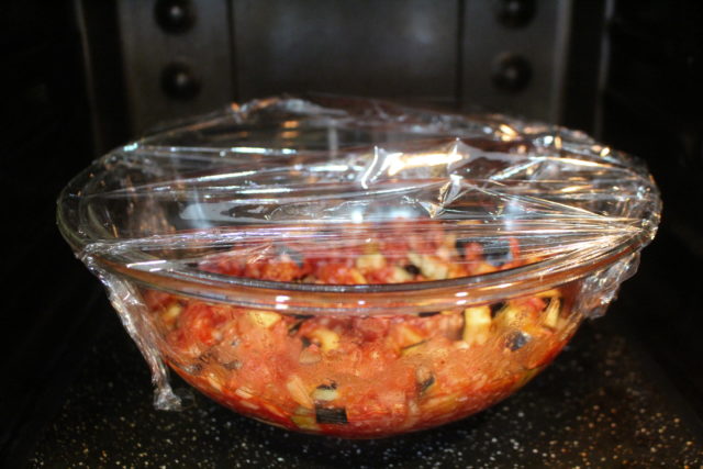 IMG 0403 レンジで簡単常備菜レシピ。茄子がゴロゴロおかずミートソースの作り方。