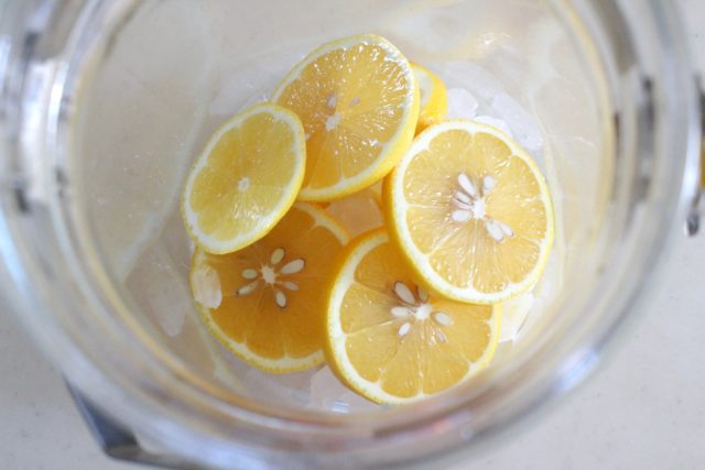 IMG 4007a 材料３つ！氷砂糖で手作りレモンシロップの簡単レシピ。漬けたレモンの使い道もご紹介。