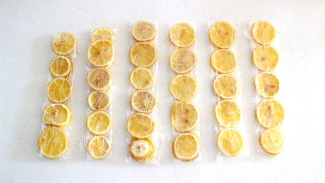 IMG 4053a 材料３つ！氷砂糖で手作りレモンシロップの簡単レシピ。漬けたレモンの使い道もご紹介。
