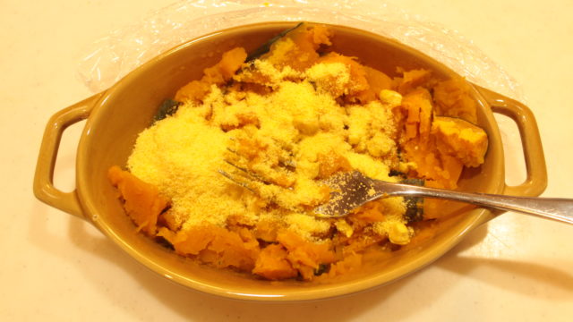 IMG 1679 味付けはコーンスープの素だけ！材料3つで10分で完成。かぼちゃのコンポタチーズ焼きの作り方。