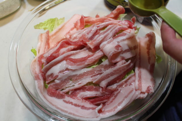 IMG 2322 調味料３つでレンチン一撃！白菜と豚バラのスタミナ煮込みの簡単作り方。