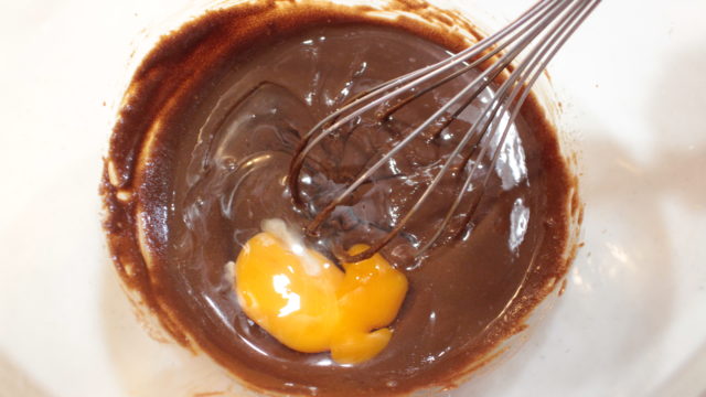 IMG 2874 人気の抹茶の市松模様！超濃厚しっとり生チョコケーキ。レンジで3分で簡単！