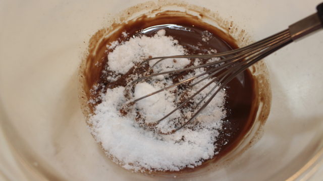 IMG 4399 材料5つ！レンジでなめらか濃厚リッチなチョコケーキの簡単作り方。