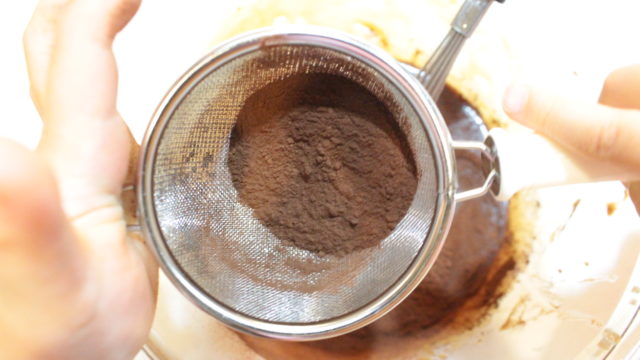 IMG 4409 材料5つ！レンジでなめらか濃厚リッチなチョコケーキの簡単作り方。